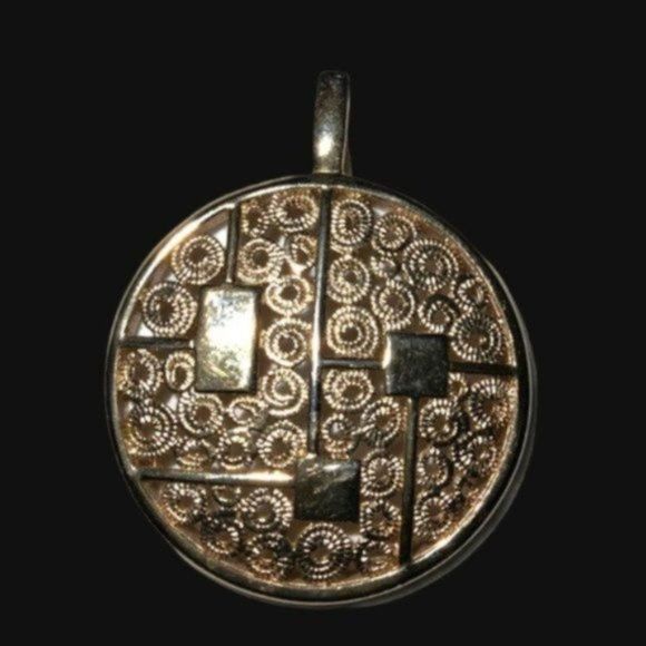 Sarah Coventry Pendant Signed Gold Colored Metal Necklace Jewelry - Picture 2 of 5